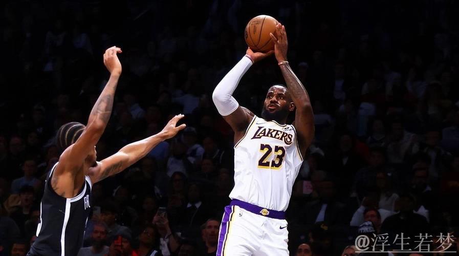 詹姆斯外线接球 漂移三分精准命中 詹姆斯外线接球 漂移三分精准命中